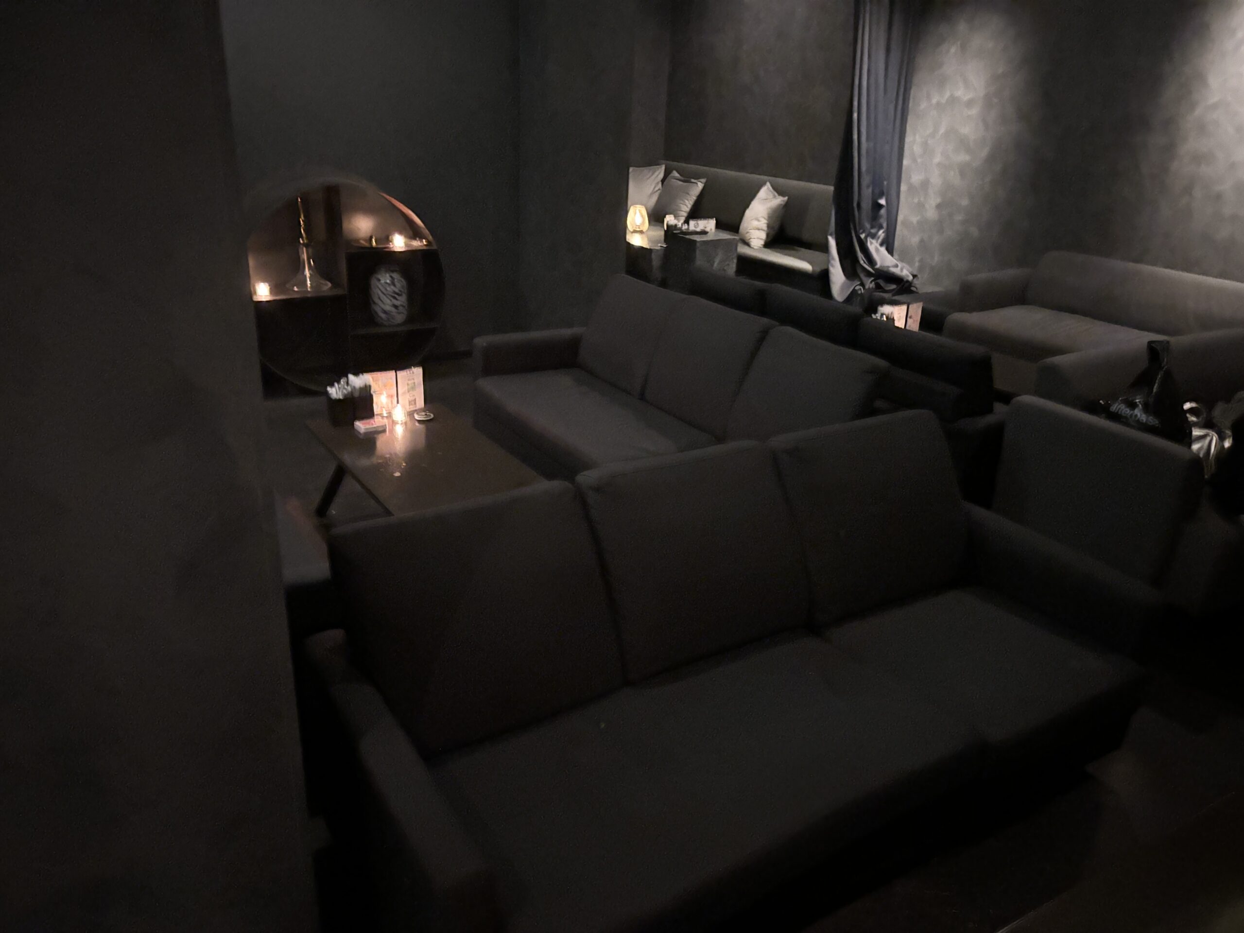 シーシャ、シーシャカフェ、シーシャバー、ダーツバー、ゲームバー、喫煙可能店、飲み放題バー、夜カフェ、スイーツバー、無機質カフェ、カクテル